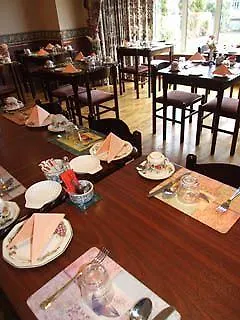 Bed & Breakfast College Crest House 3*