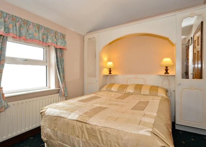 College Crest House 3* Galway