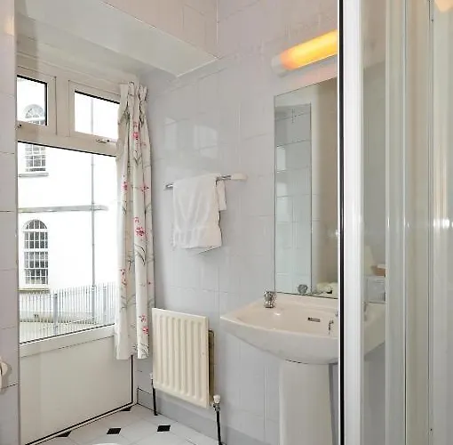 College Crest House Panzió