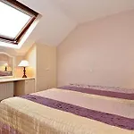 College Crest House Bed & Breakfast Galway