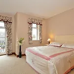 Bed & Breakfast College Crest House 3*