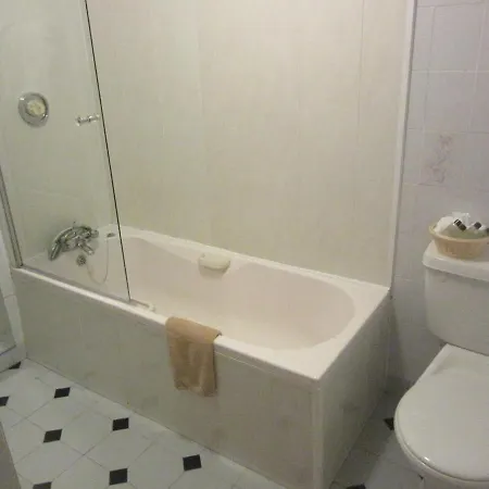 College Crest House 3* Galway