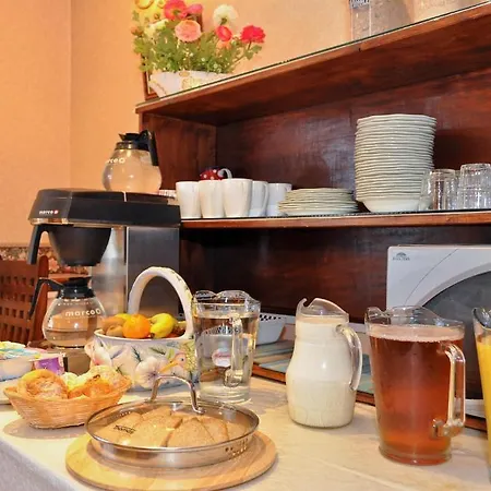 Bed and breakfast College Crest House 3*