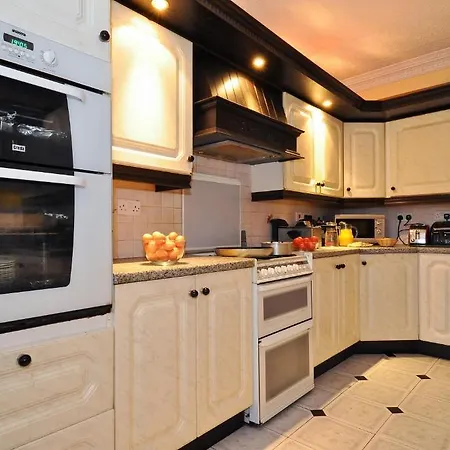 College Crest House Голуэй