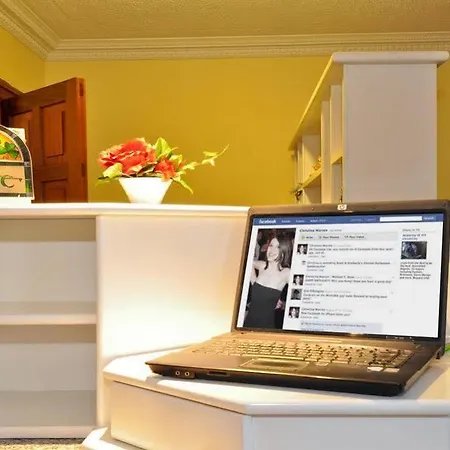 Bed and breakfast College Crest House 3*