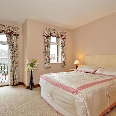 Bed and breakfast College Crest House 3*