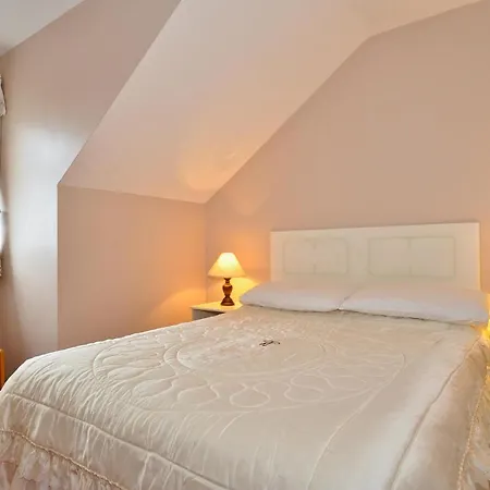 College Crest House Bed and breakfast Galway