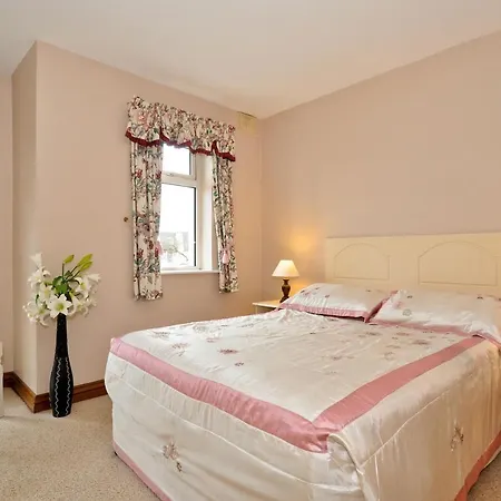 College Crest House Bed and breakfast Galway