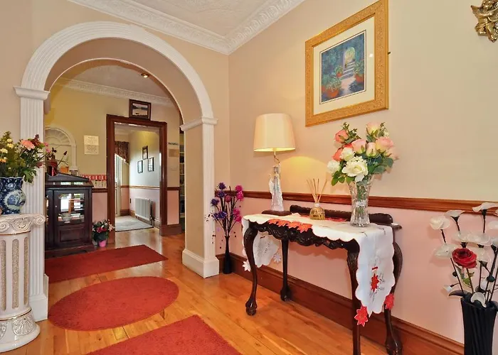 カレッジ クレスト ハウス