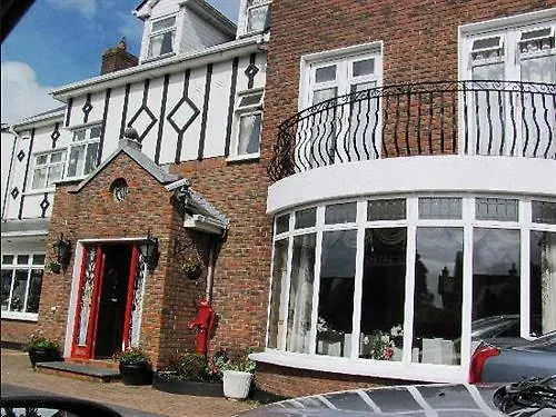 College Crest House 3*